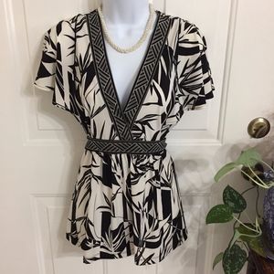 BCBGMAXAZRIA V-neck Blouse (size M)(B3)